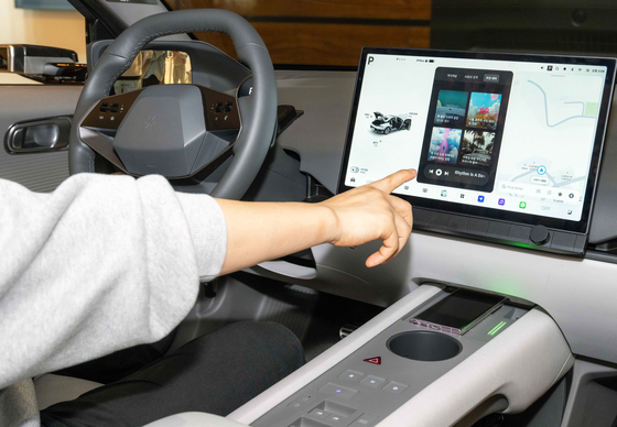 This file photo provided by Hyundai Motor shows an in-car infotainment system developed by the Korean automaker put on display at a developers' conference held in Seoul on March 28. [HYUNDAI MOTOR]