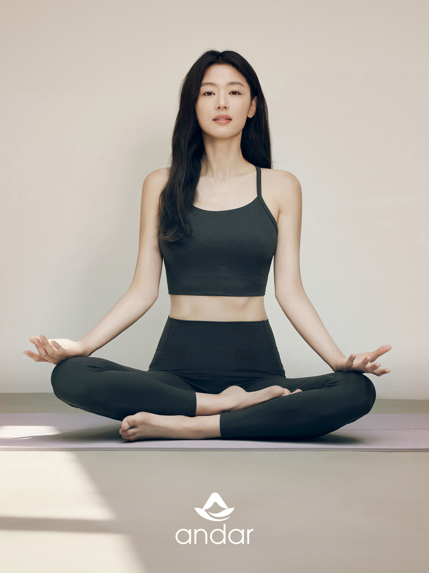 Actor Jun Ji-hyun is pictured in an advertisement for Andar. [SCREEN CAPTURE]