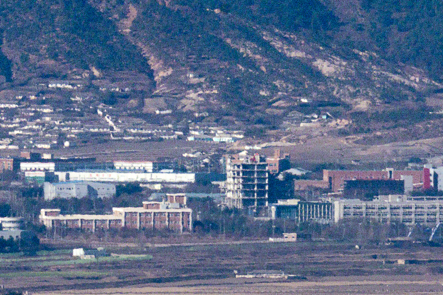 The Kaesong Industrial Complex in North Korea is seen from South Korea's Paju, Gyeonggi, on Nov. 18. [YONHAP]