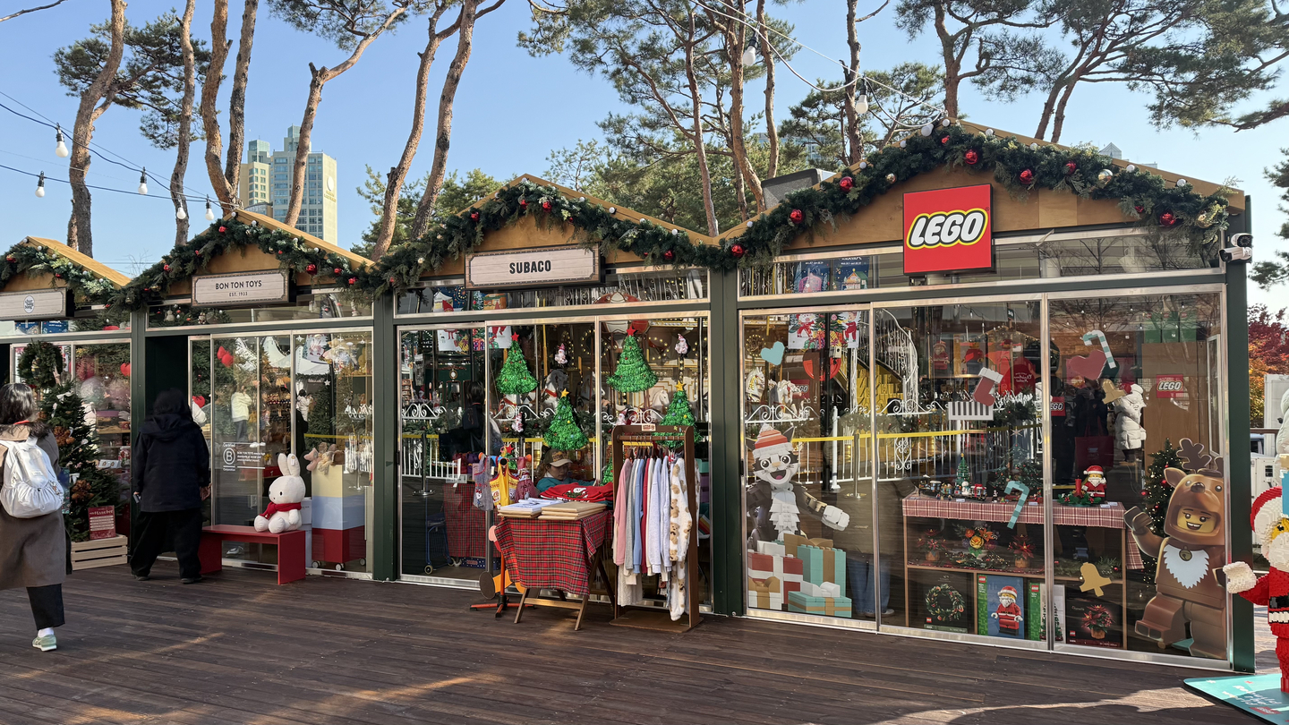 CHirstmas market gift shops [WOO JI-WON]