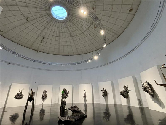 French sculptor Jean-Marie Appriou’s solo exhibition “Cosmic Clock" is on display at the Tank Museum on Nov. 15. [LEE JIAN]
