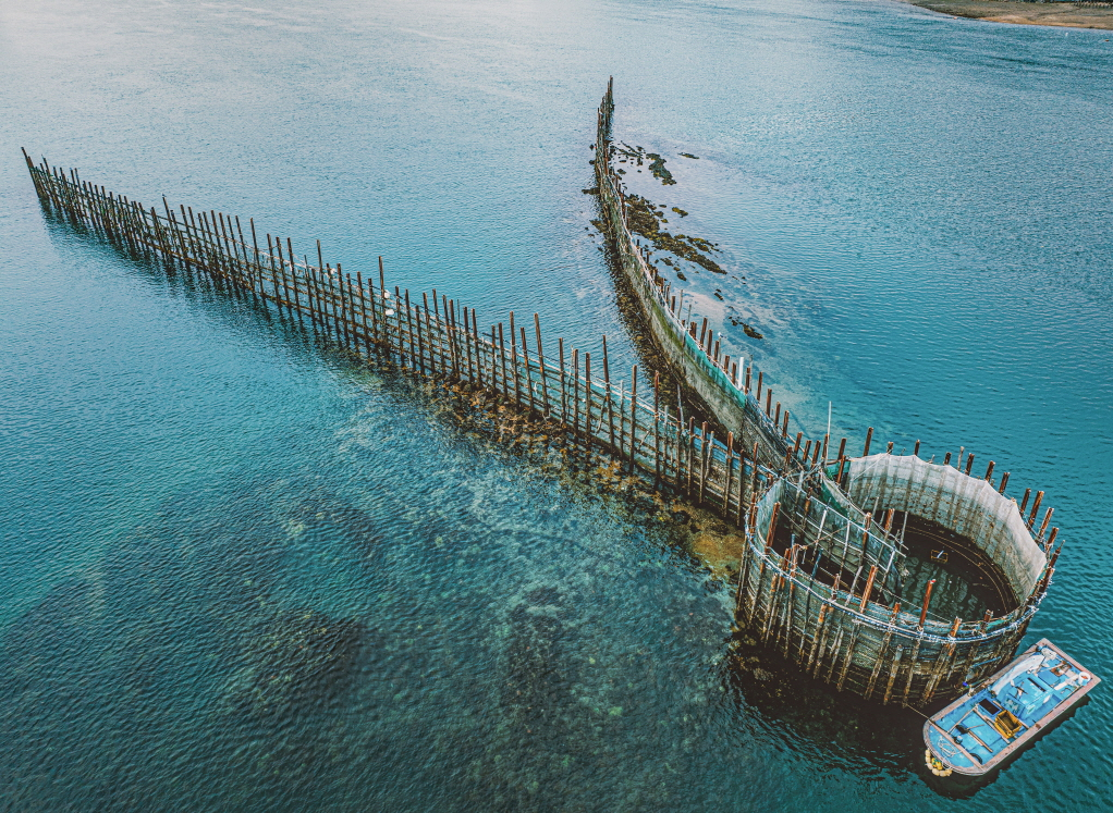 A boat is tied to a jukbangryeom fishery in Namhae County in South Gyeongsang in an undated photo [NAMHAE COUNTY OFFICE]