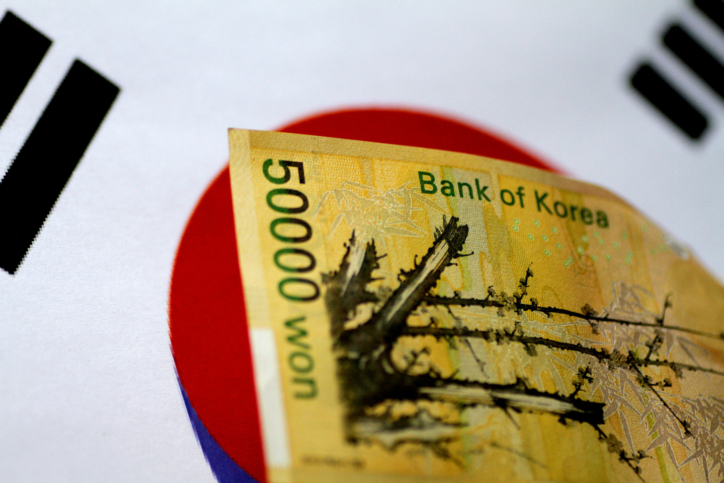 A Korean won note is seen against the Korean flag in this illustration photo on May 31, 2017. [REUTERS/YONHAP]