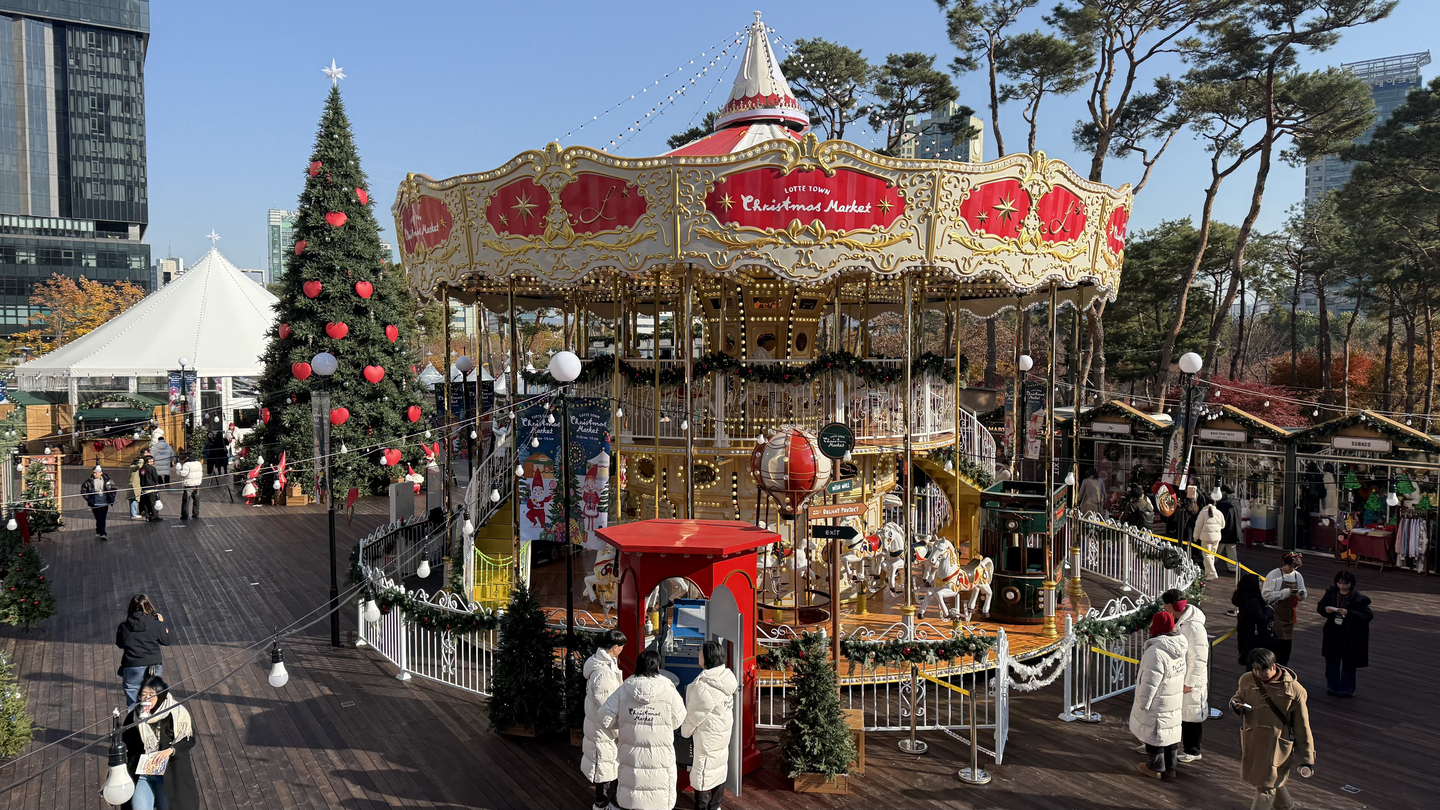 Carousel has been upgraded to include additional floor. [WOO JI-WON]