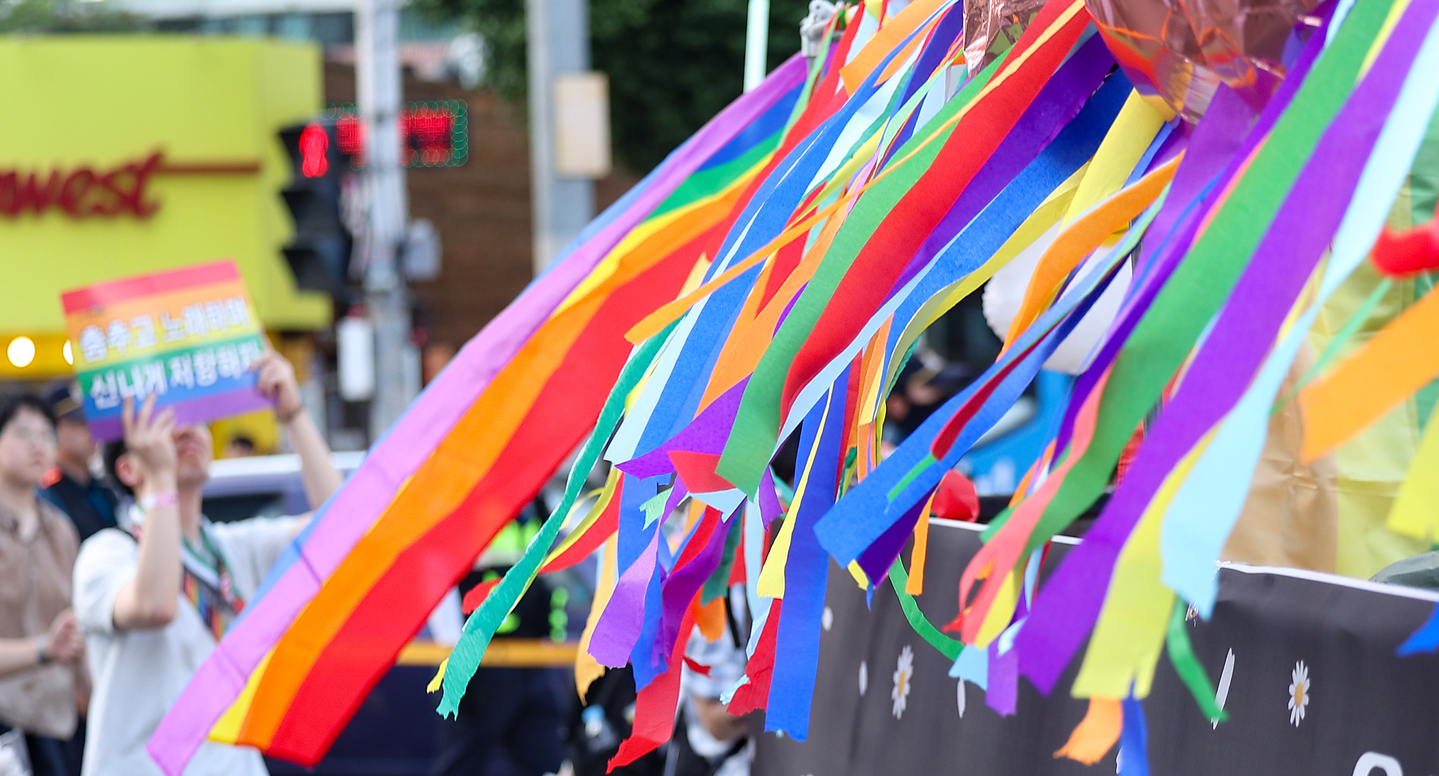 Participants march in the 17th Daegu Queer Culture Festival parade near Dongseong-ro in Jung District, Daegu, on Sept. 20. [NEWS1]