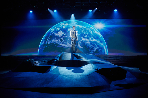 Actor Ko Sang-ho performs as astronaut Michael Collins in the new Korean musical ″Behind the Moon″ at the Chungmu Arts Center in Jung District, central Seoul, on Nov. 18. [COMPANY YEONJAK]