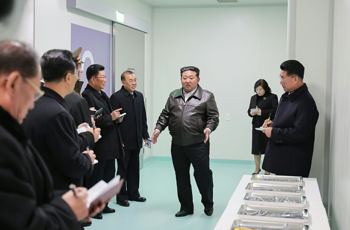North Korean leader Kim Jong-un, center, inspects the facilities of the newly constructed Kangdong County Hospital in this image released by the state-run Korean Central News Agency on Nov. 20. [KOREAN CENTRAL NEWS AGENCY]