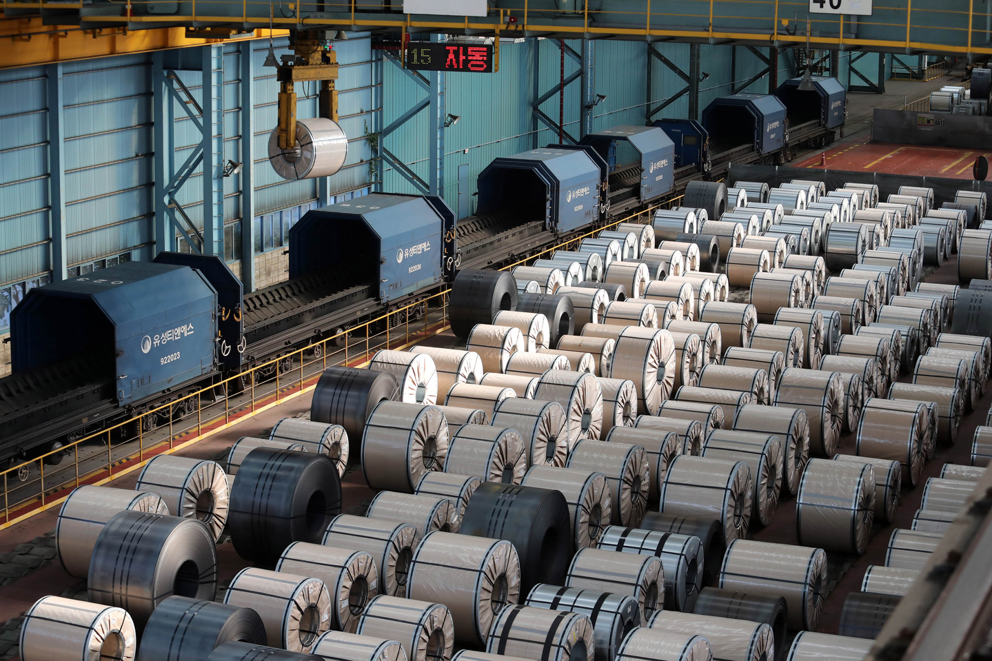 Steel products are manufactured at a steel mill in Gwangyang, South Jeolla, on Nov. 20, 2019. [YONHAP]