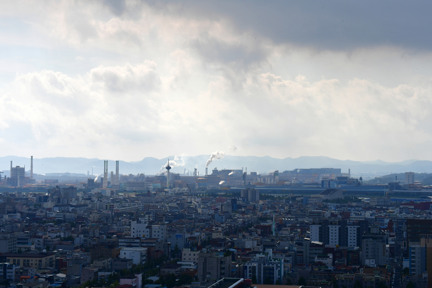 A view of Posco’s Pohang steel mill in Pohang, North Gyeongsang [NEWS1]