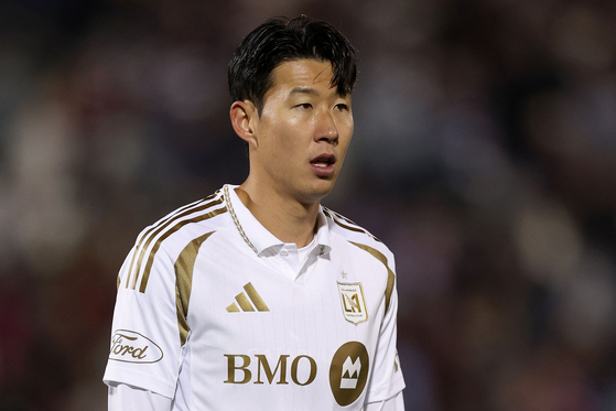 Son Heung-min of the Los Angles Football Club plays the Colorado Rapids in the first half at Dick's Sporting Goods Park on Oct. 18 in Commerce City, Colorado. [GETTY IMAGES/YONHAP]