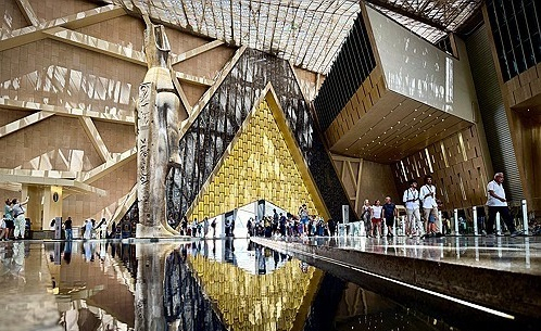 A statue of Ramses II stands at the entrance of the Grand Egyptian Museum in Egypt. [REUTERS/YONHAP] 