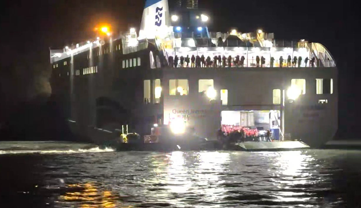 The Queen Jenuvia II ferry ran aground near Jokdo, south of Jangsan Island in Shinan County, South Jeolla, at around 8:17 p.m. on Nov. 19, prompting rescue operations by the Korea Coast Guard. [MOKPO COAST GUARD]