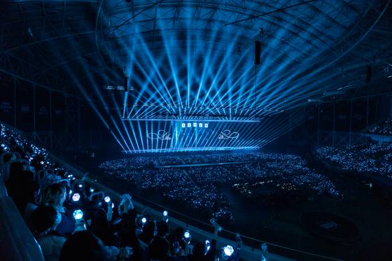 Virtual boy band Plave performs during its encore concerts, the finale of its “Dash: Quantum Leap″ tour, held on Nov. 21 and 22 at Gocheok Sky Dome in western Seoul. [VLAST]