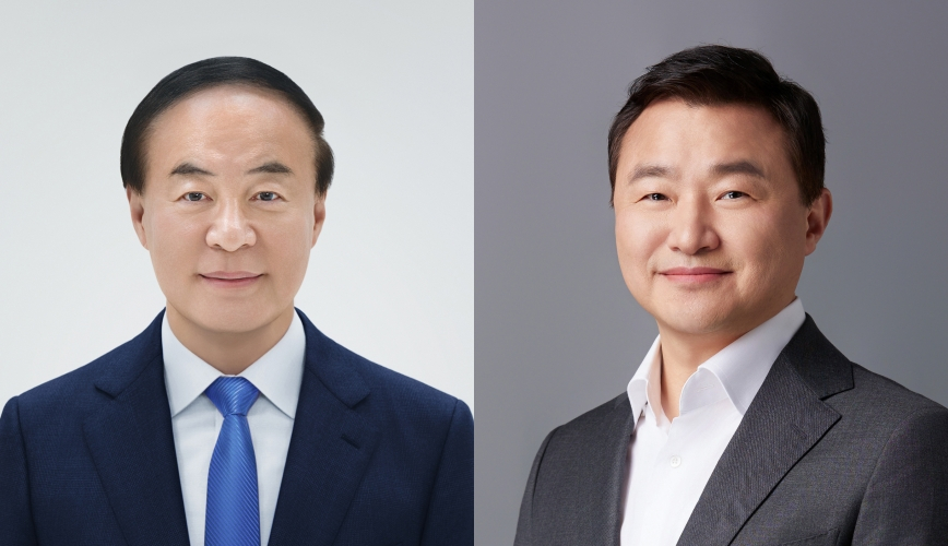 Jun Young-hyun, vice chairman and head of the DS division, left, and Roh Tae-moon head of the DX division and CEO [SAMSUNG ELECTRONICS]