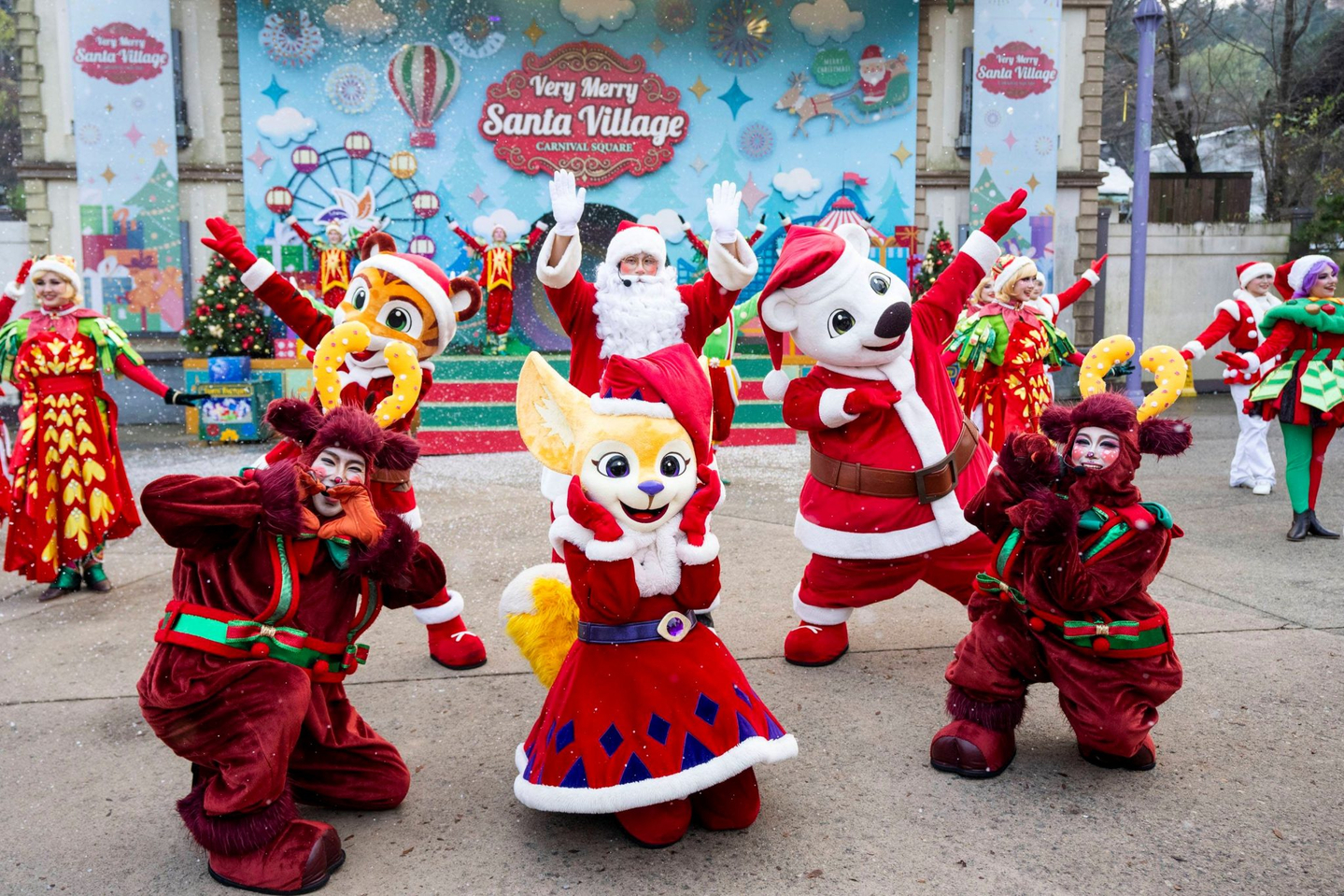 A Christmas-themed parade takes place at Everland in Yongin, Gyeonggi, in this undated image. [EVERLAND]