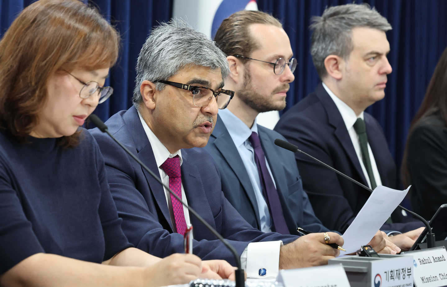 Rahul Anand, International Monetary Fund (IMF) mission chief for Korea, second from left, speaks during a press briefing at the government complex in Jongno District, central Seoul on Sept. 24. [NEWS1]