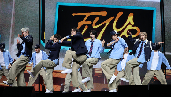 Riize members perform at the Blue Square in central Seoul on May 19. [NEWS1] 