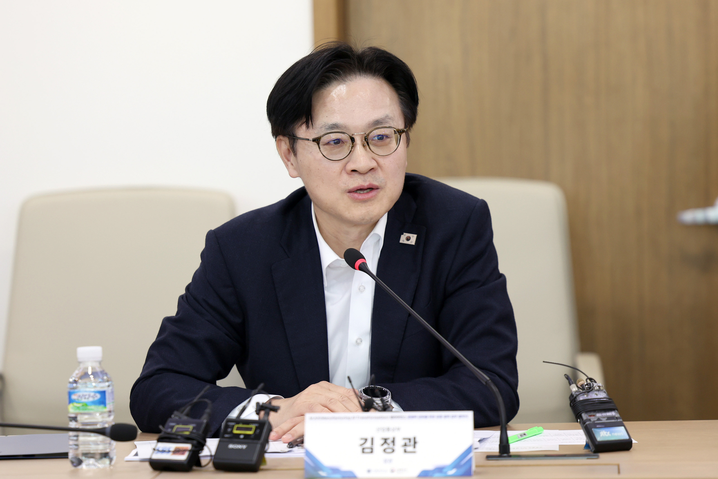 Industry Minister Kim Jung-kwan speaks during an event at Seoul National University in Gwanak District, southern Seoul, on Nov. 24. [NEWS1]