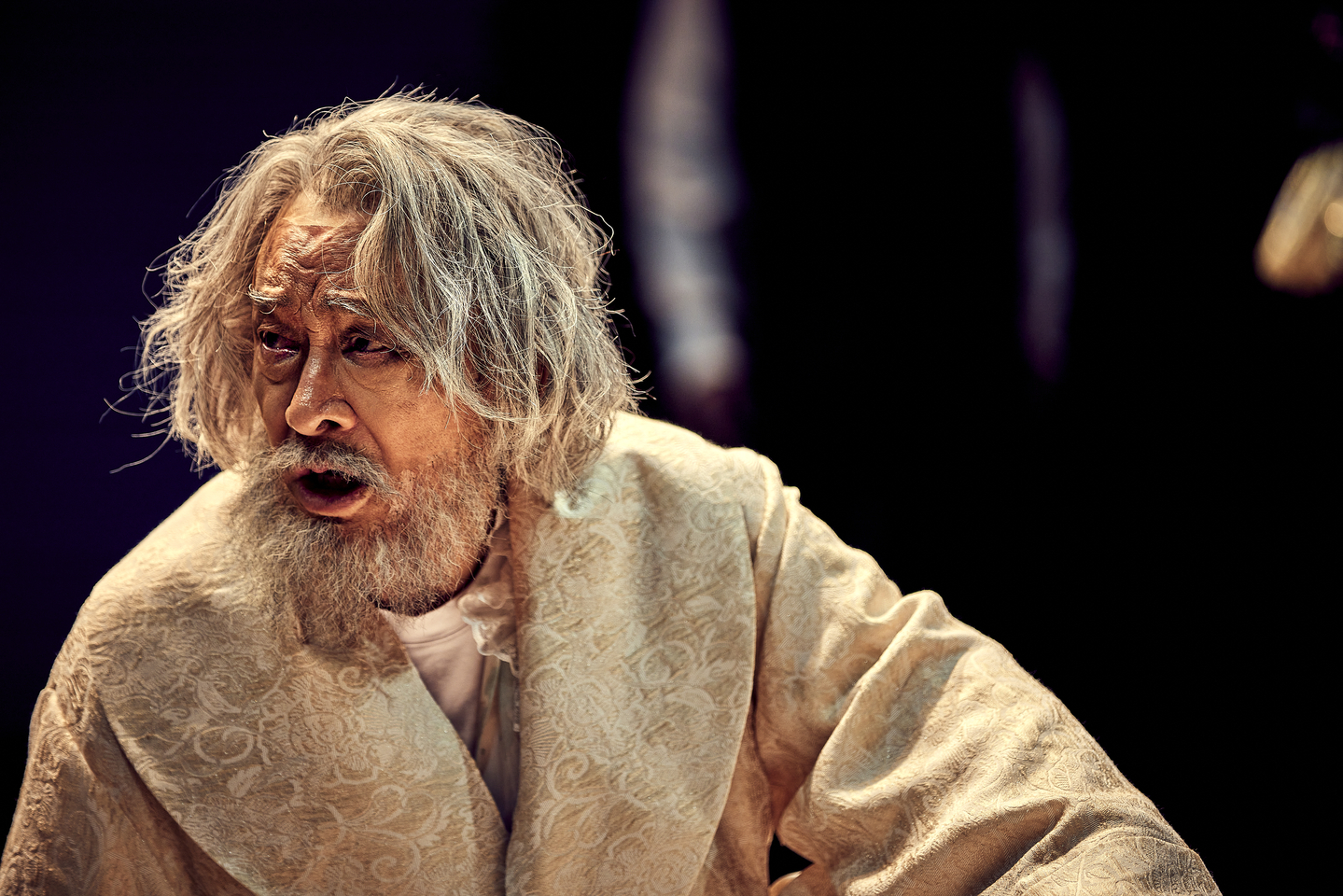 Lee Soon-jae plays King Lear in the eponymous Shakespearean tragedy in 2023. [THEATER YEONWOO, ATR]