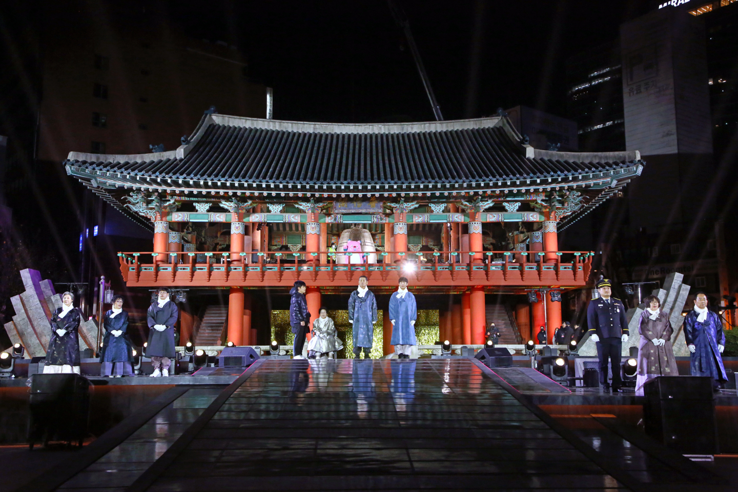 A New Year's bell-ringing ceremony held in central Seoul in 2024 [SEOUL METROPOLITAN GOVERNMENT]