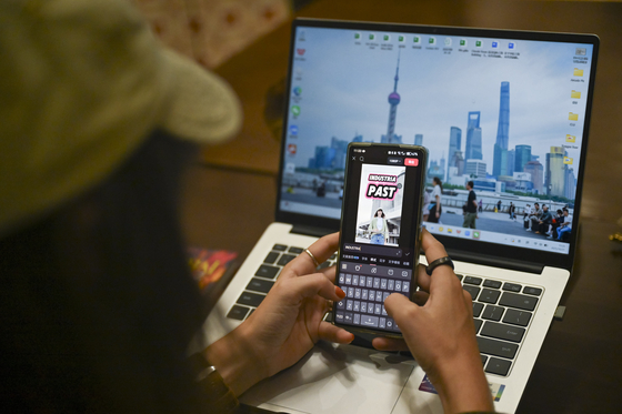 A social media influencer edits videos in her workshop in Shanghai, China, on Oct. 21. [XINHUA NEWS AGENCY]