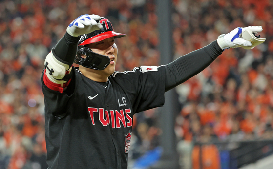 LG Twins outfielder Kim Hyun-soo celebrates during Game 5 of the Korean Series at Daejeon Hanwha Life Ballpark in Daejeon on Oct. 31. [YONHAP]