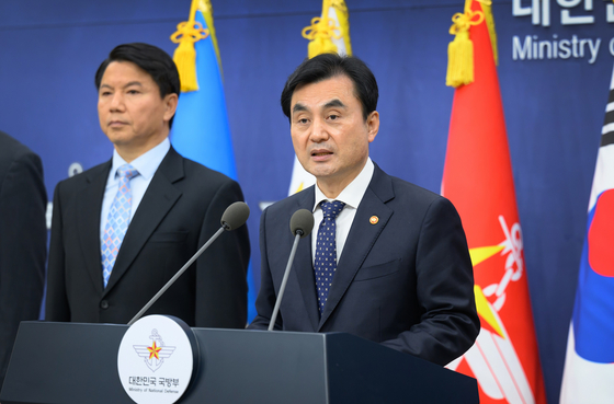Defense Minister Ahn Gyu-back presents the outcome of the 57th Security Consultative Meeting (SCM) at the defense ministry in Seoul on Nov. 14. [YONHAP]