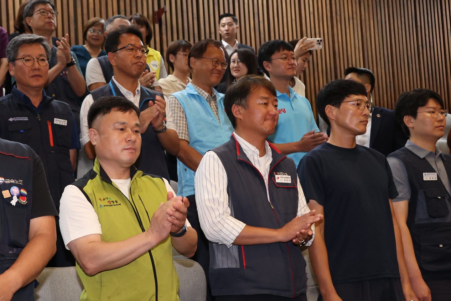 Members of the Korean Confederation of Trade Unions, including its leader Yang Kyung-soo, celebrate alongside Progressive Party members after the National Assembly passed the amendment to the Trade Union and Labor Relations Adjustment Act, known as the Yellow Envelope Bill, during a plenary session on Aug. 24. [YONHAP]