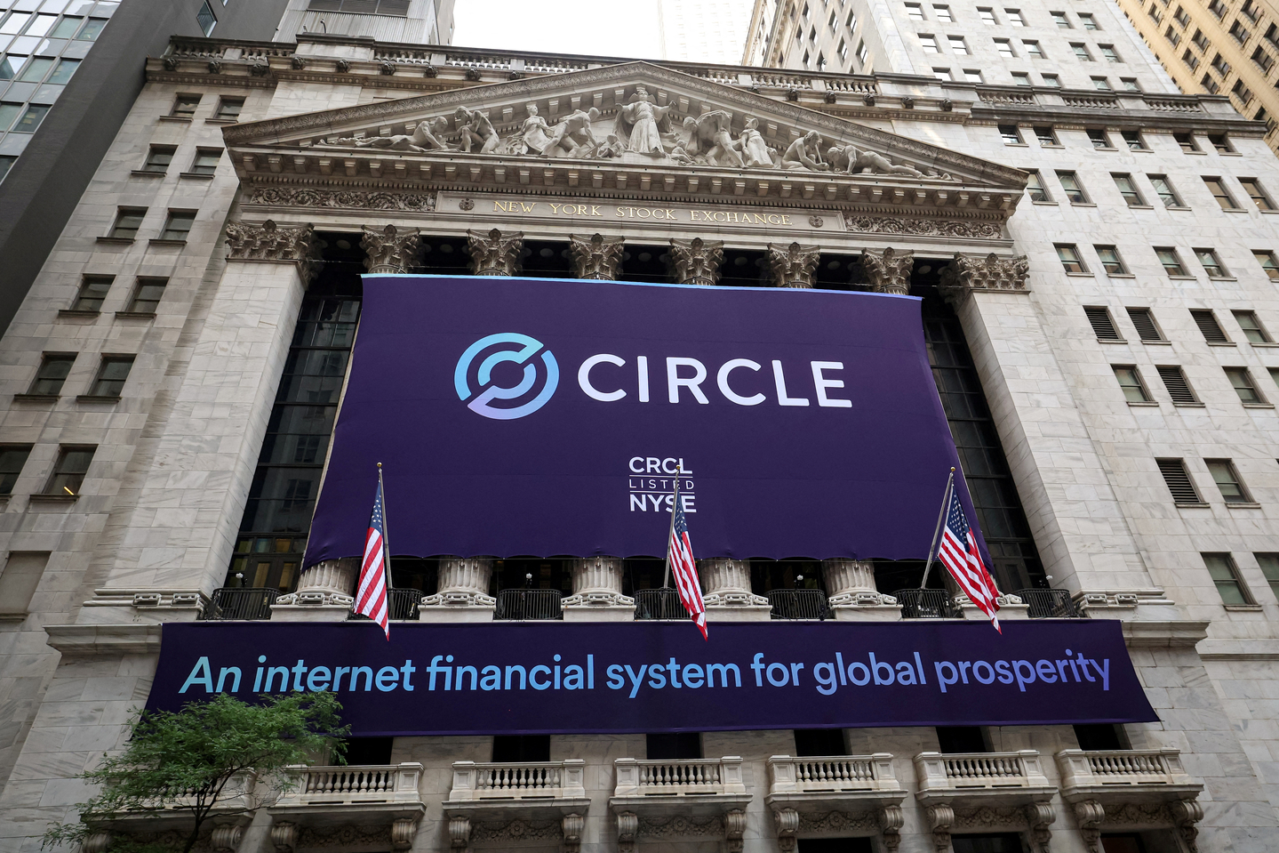 A banner for Circle Internet Group, the issuer of one of the world’s biggest stablecoins, hangs on the front of the New York Stock Exchange (NYSE) to celebrate the company’s IPO in New York on June 5. [REUTERS/YONHAP]