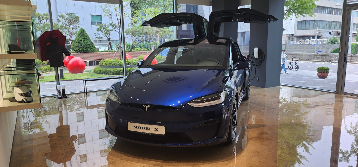 A Tesla Model X vehicle is seen on display before a test drive at a Tesla service center in Gangnam District, southern Seoul, on May 19. [KIM MIN-SANG]