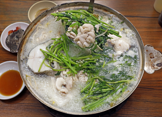 Clear codfish stew at Won Daegutang for two person [PARK SANG-MOON]