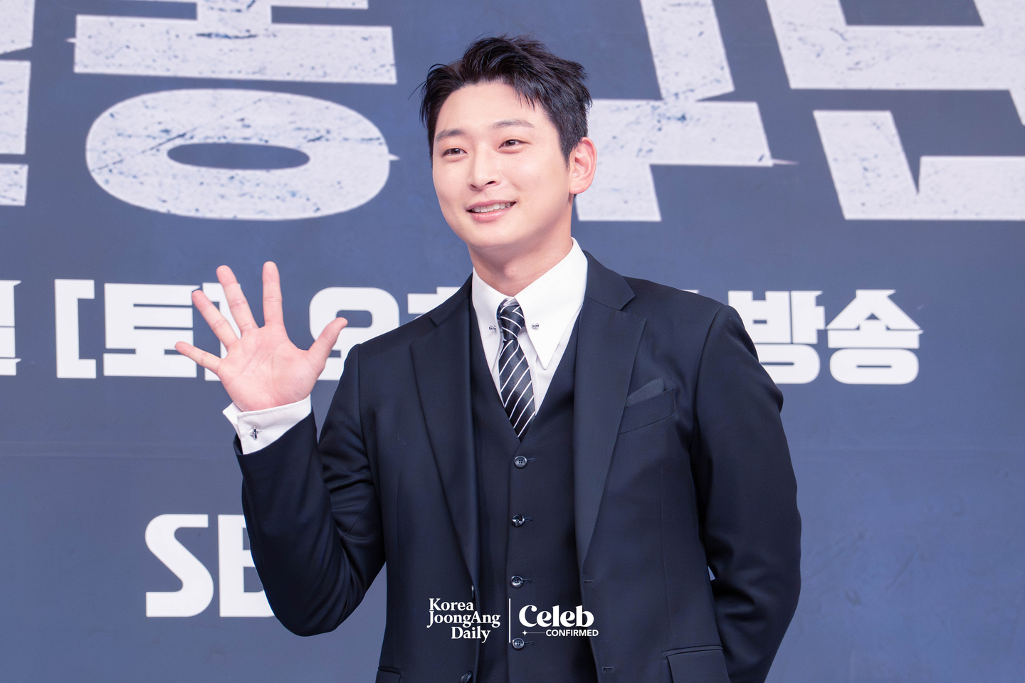 Jeong Jin-woon poses for photos during a press conference for the sports reality show “Rising Eagles” on Nov. 26 at SBS Hall in western Seoul. [DANIELA GONZALEZ PEREZ]