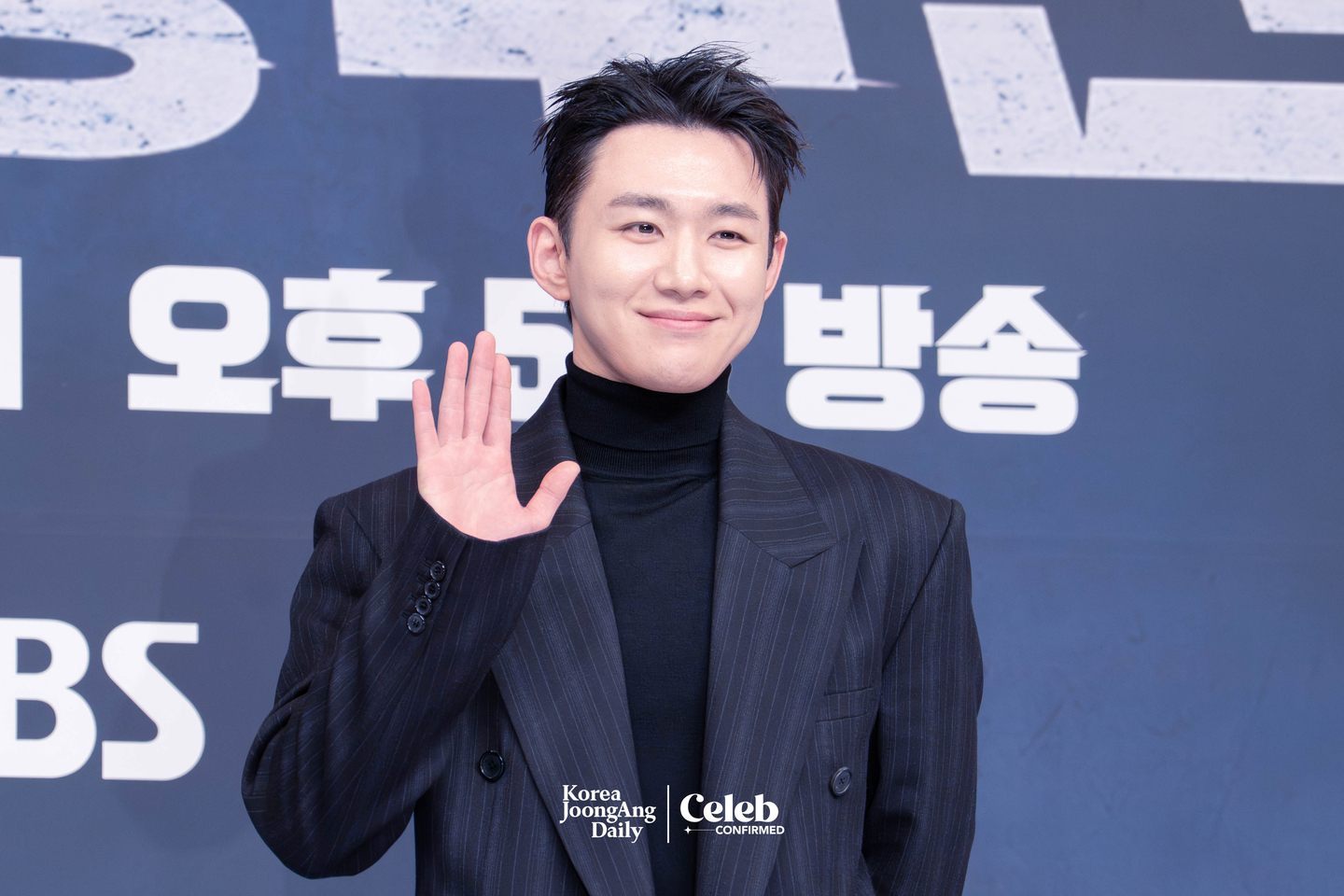Oh Seung-hoon poses for photos during a press conference for the sports reality show “Rising Eagles” on Nov. 26 at SBS Hall in western Seoul. [DANIELA GONZALEZ PEREZ]