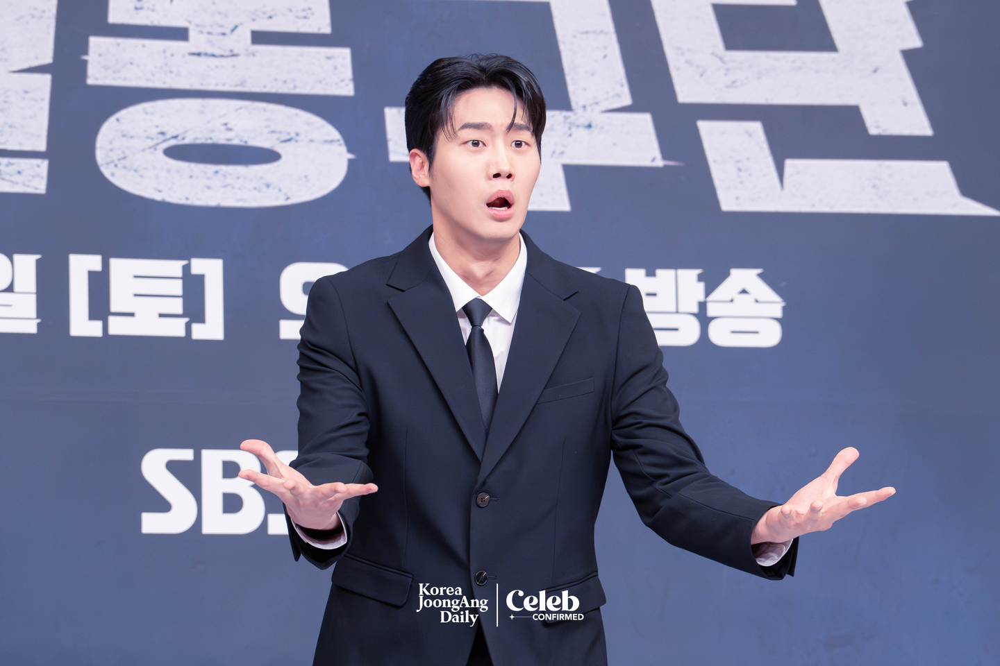 Kim Taek poses for photos during a press conference for the sports reality show “Rising Eagles” on Nov. 26 at SBS Hall in western Seoul. [DANIELA GONZALEZ PEREZ]