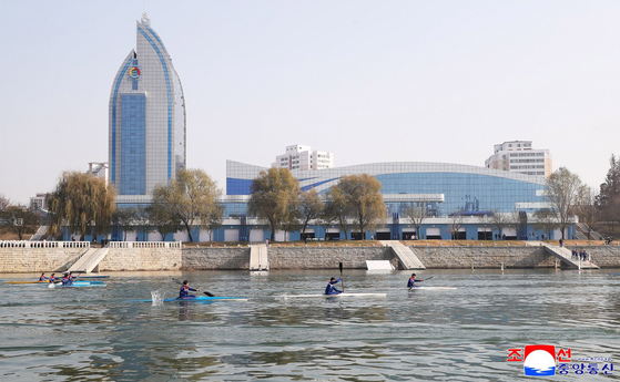 This photo, released by the Korean Central News Agency on Nov. 20 shows a training center and lodging area equipped with swimming pools and an indoor sports facility, newly erected along the Taedong River that runs through Pyongyang. [YONHAP]