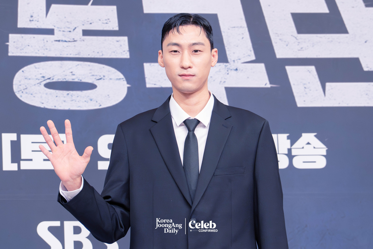Lee Dae-hee poses for photos during a press conference for the sports reality show “Rising Eagles” on Nov. 26 at SBS Hall in western Seoul. [DANIELA GONZALEZ PEREZ]