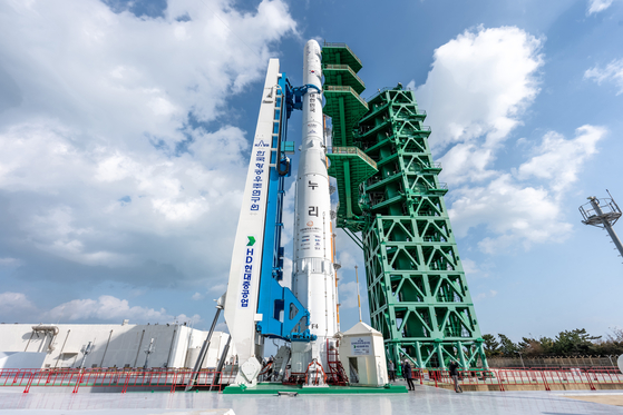 The Nuri space rocket is installed at the launchpad at the Naro Space Center in Goheung, South Jeolla, on Nov. 25 in this photo provided by the Korea Aerospace Research Institute. [KOREA AEROSPACE RESEARCH INSTITUTE] 