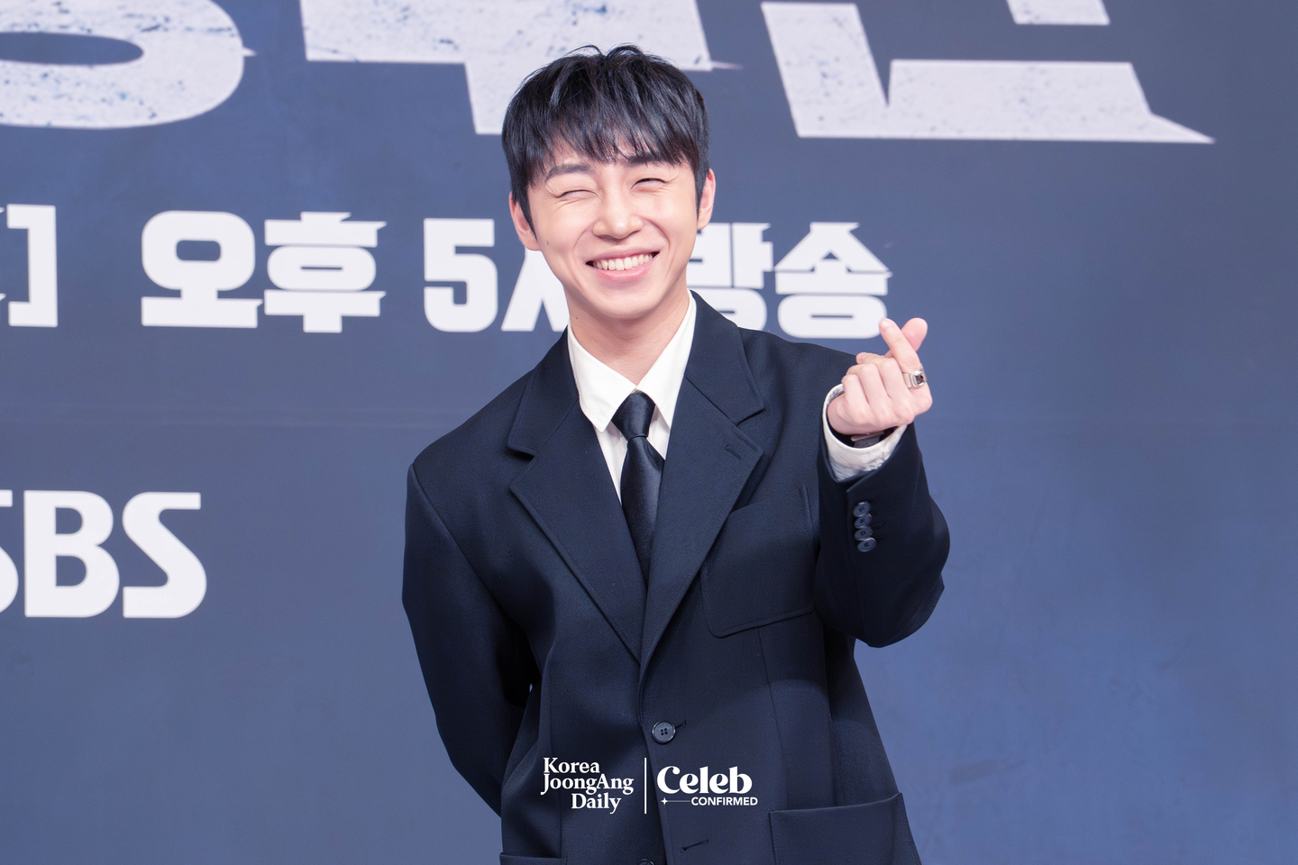 Jung Kyu-min poses for photos during a press conference for the sports reality show “Rising Eagles” on Nov. 26 at SBS Hall in western Seoul. [DANIELA GONZALEZ PEREZ]