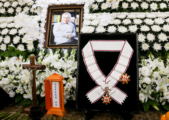 The photo shows the funeral altar for the late actor Lee Soon-jae at Asan Medical Center in southern Seoul on Nov. 26. [JOINT PRESS CORPS]