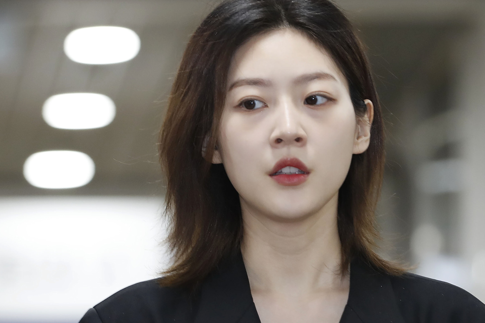 Late actor Kim Sae-ron at the Seoul Central District Court in southern Seoul on April 5, 2023 [YONHAP]