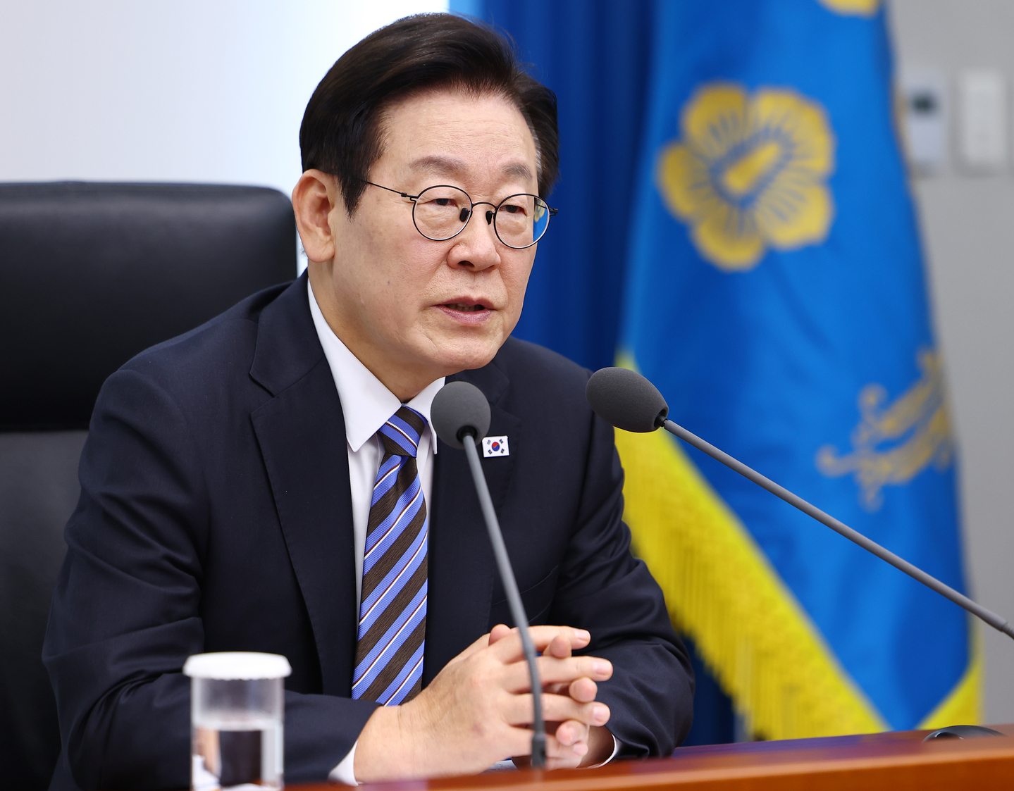President Lee Jae Myung speaks during a senior secretariat meeting at the presidential office in Yongsan District, central Seoul, on Nov. 13. [YONHAP]