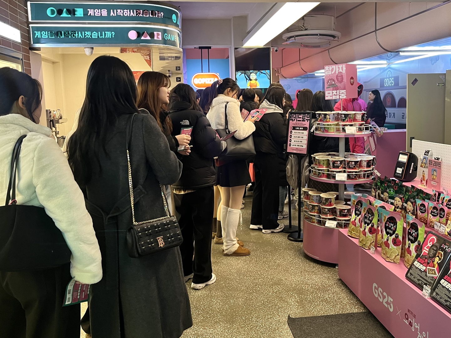 Shoppers line up to take part in missions themed after "Squid Game" (2021-25) at the ″Squid Game″ pop-up event at GS25's flagship store, Door to Seongsu. [GS RETAIL]