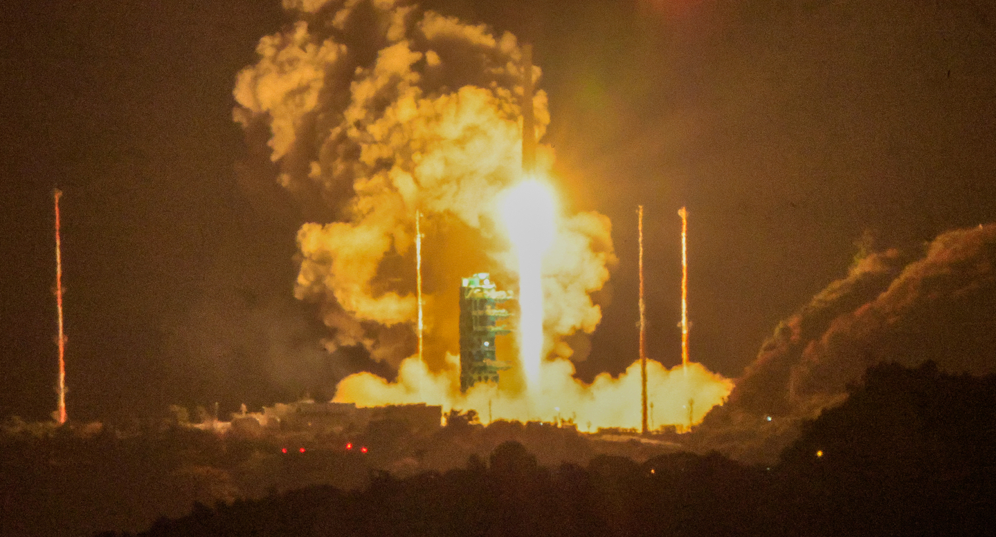 The homegrown Nuri rocket lifts off during its fourth launch at the Naro Space Center in Goheung County, South Jeolla, on Nov. 27. [NEWS1]