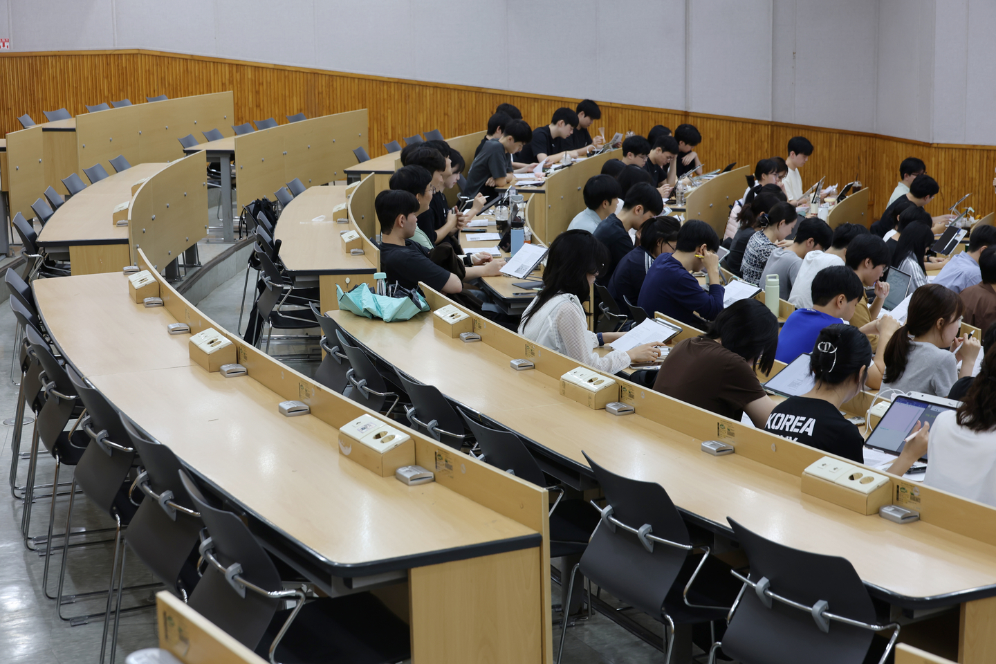 University students are seen in a lecture hall at a university in Busan on Sept. 1. [YONHAP] 