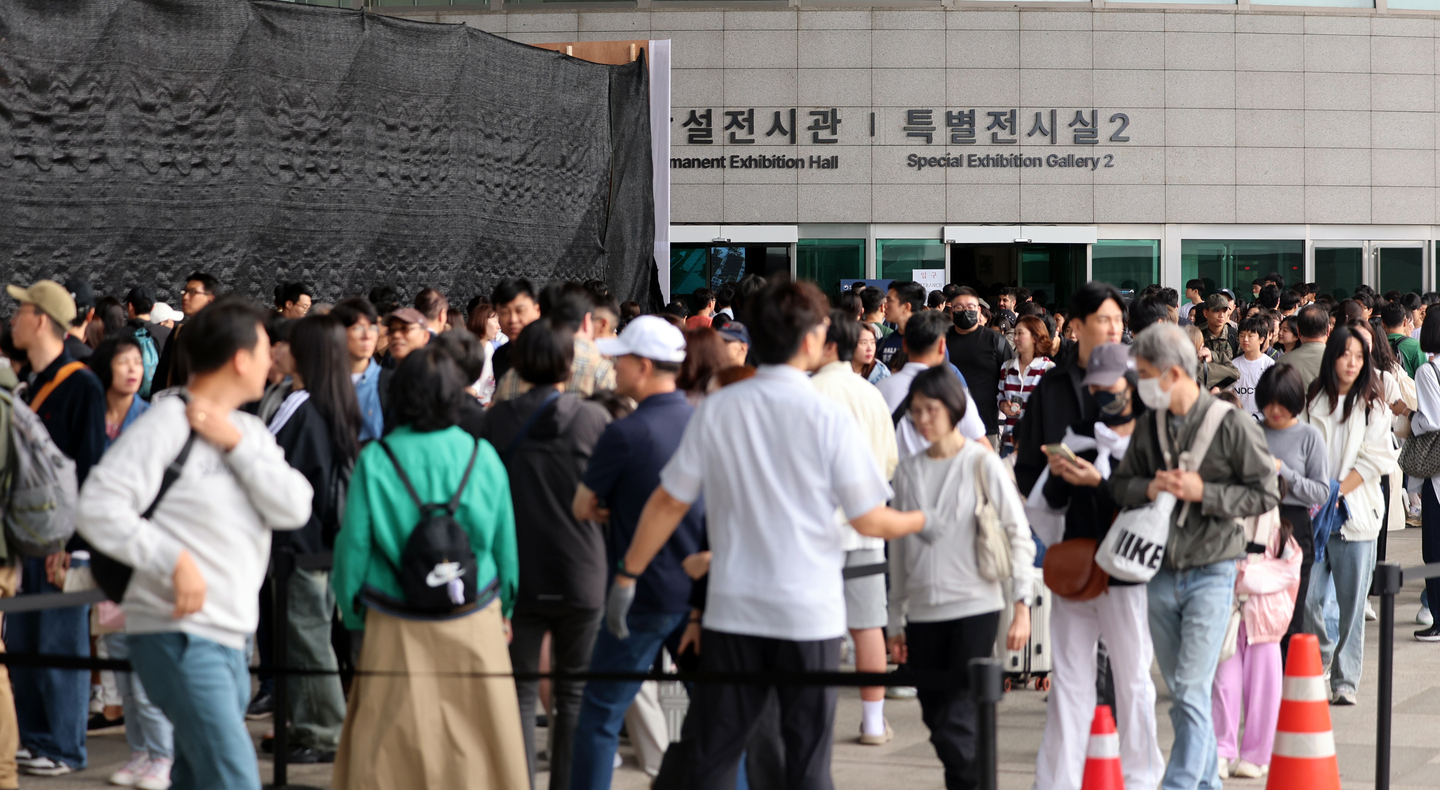 People visit the National Museum of Korea in Yongsan District, central Seoul, on Oct. 9. [NEWS1] 