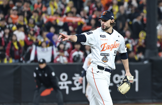 Hanwha Eagles pitcher Ryan Weiss reacts during Game 4 of the Korean Series against the LG Twins at Daejeon Hanwha Life Ballpark in Daejeon on Oct. 30. [YONHAP] 