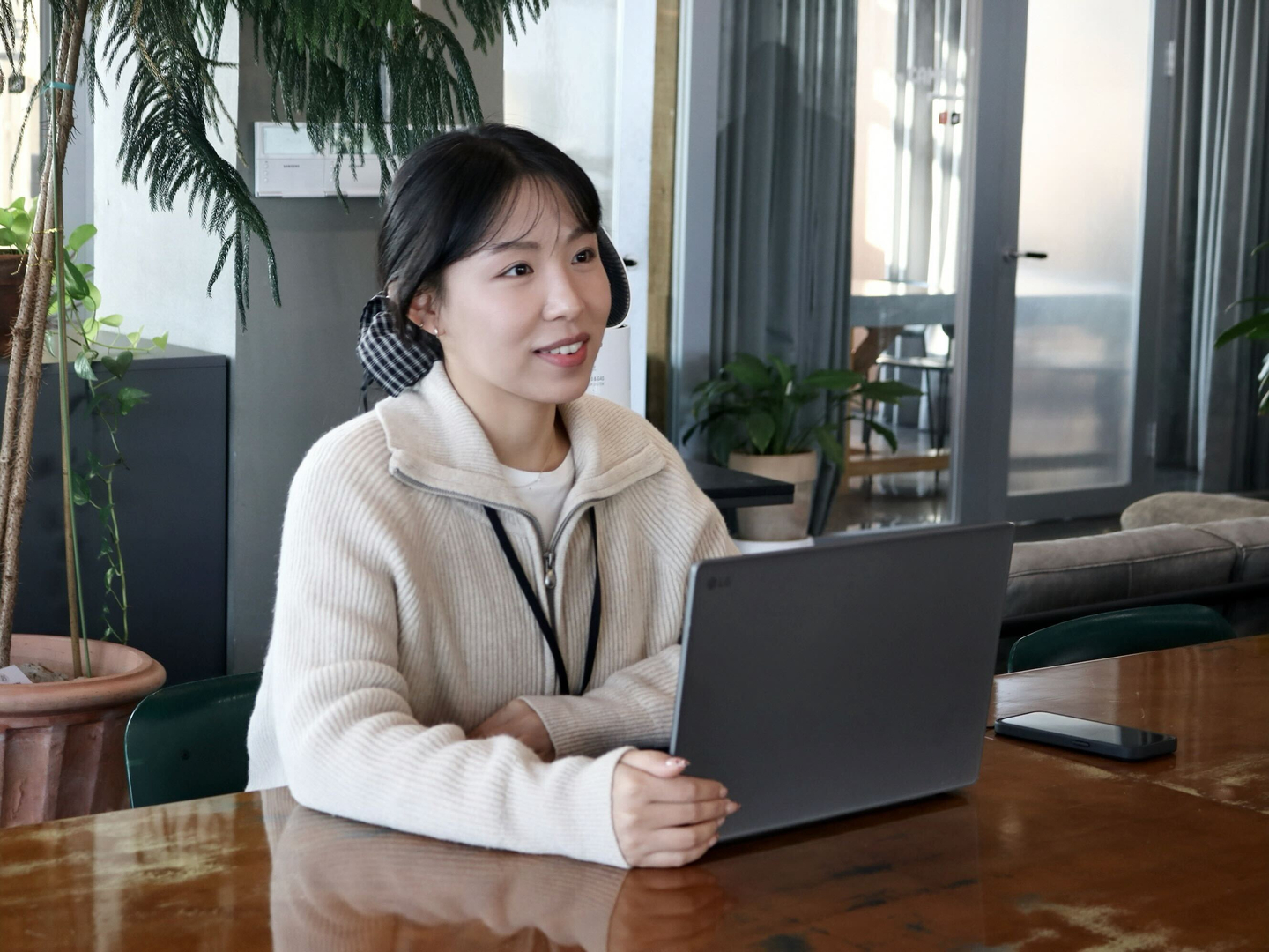 Yuhan Sun poses for a photo during an interview with the Korea JoongAng Daily on Nov. 19, 2025. [HEARTYWORKS]