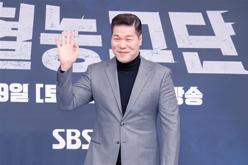 Seo Jang-hoon poses for a photo during a press conference for SBS's ″Rising Eagles″ held in Yangcheon District, western Seoul, on Nov. 26. [DANIELA GONZALEZ PEREZ]
