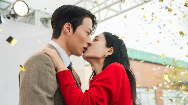 A still cut from ″Dynamite Kiss″ is seen in this photo provided by SBS. [YONHAP] 