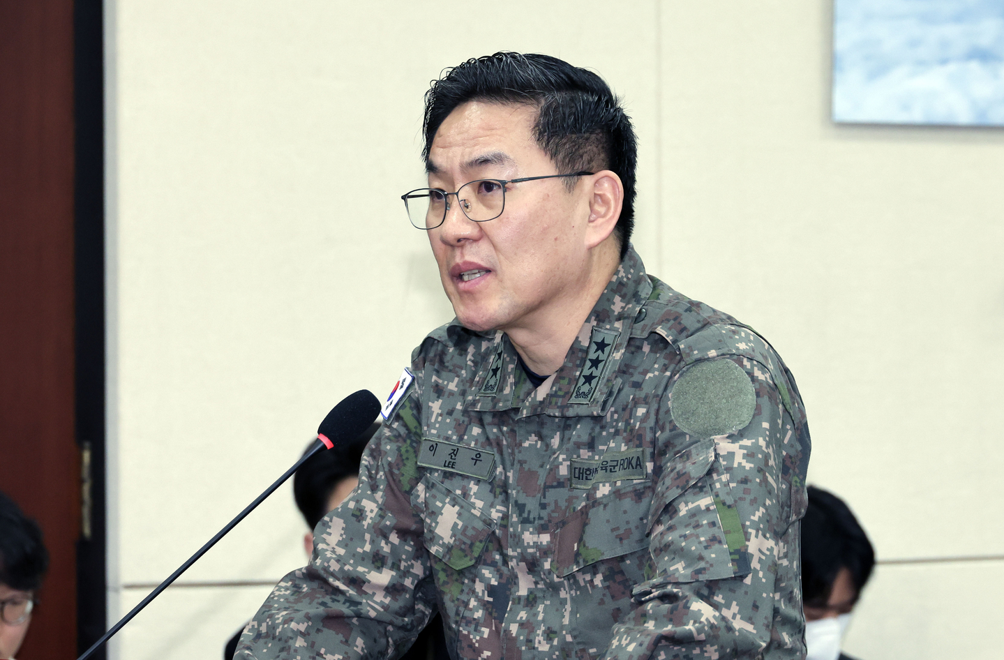 Lt. Gen. Lee Jin-woo, former Capital Defense Command chief, speaks at a parliamentary hearing on his alleged role in the Dec. 3 martial law declaration at the National Assembly in Yeouido, western Seoul, on Jan. 14. [KIM SEONG-RYONG] 